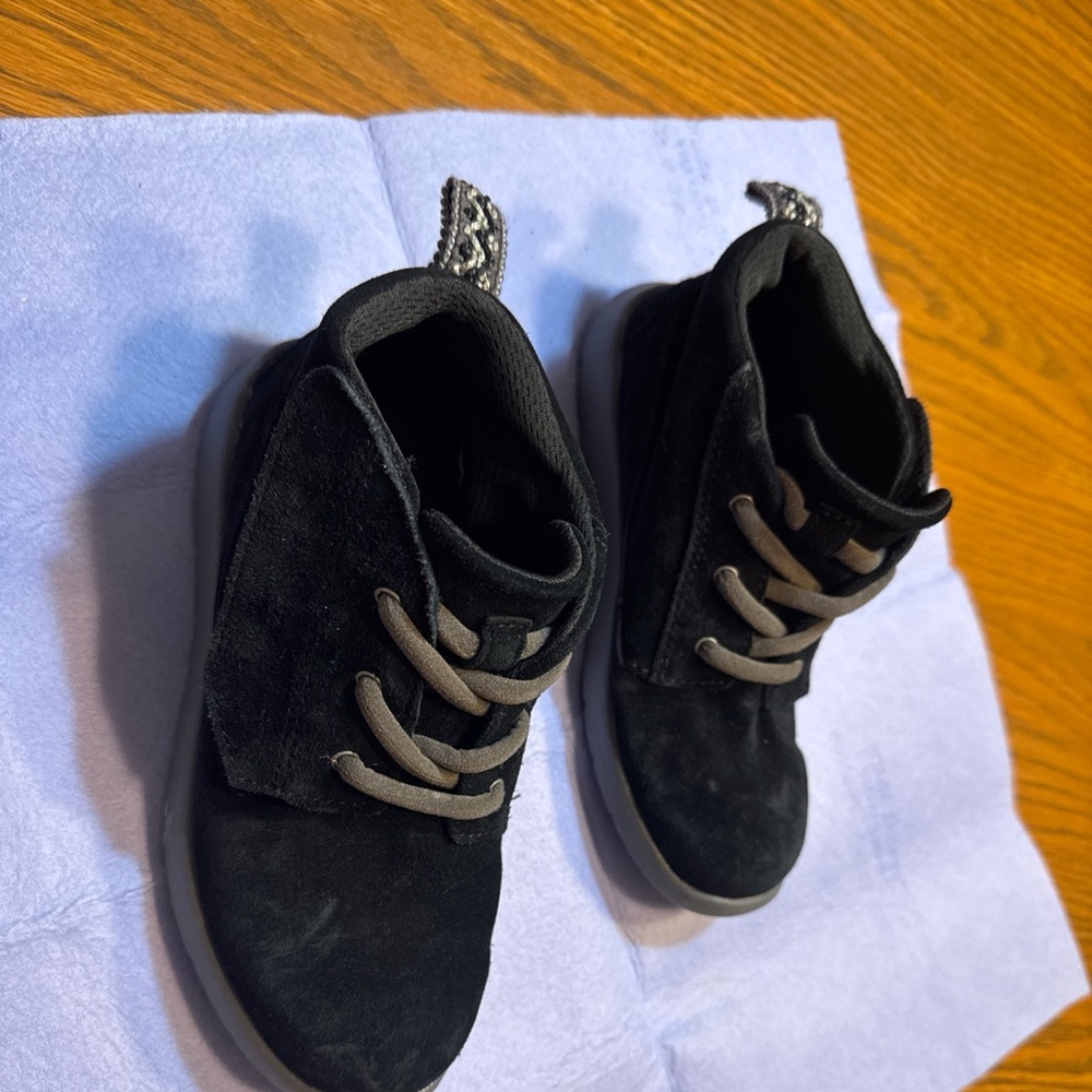 Girls Ugg Suede Canoe Chukka Black Boots Size 12
